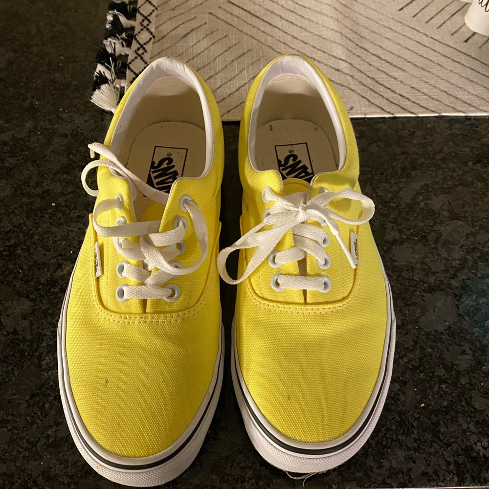 Vans Low Top Sneakers